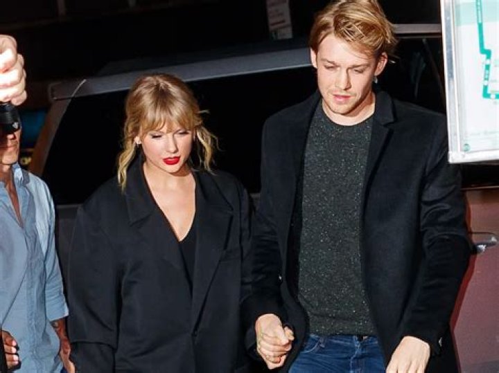 According to experts, Taylor Swift and her fianc&eacute; Travis Kelce are