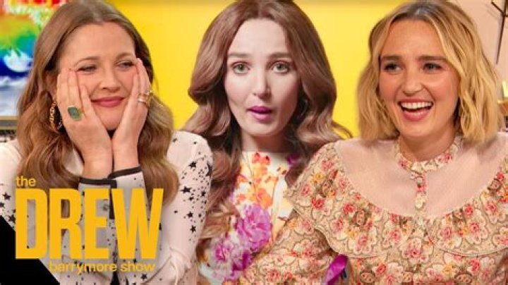 Chloe Fineman as Drew Barrymore shrugging on a yellow background similar to her talk show in a skit from SNL.