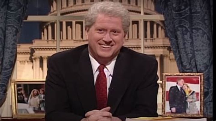 Darrell Hammond as Bill Clinton sitting at a desk in a sketch from Saturday Night Live.