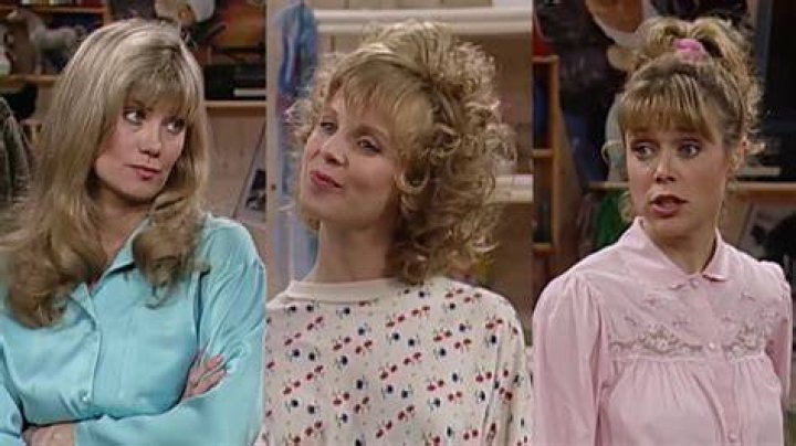 DJ coaching Stephanie and Michelle on how to lie to Danny in their shared bedroom