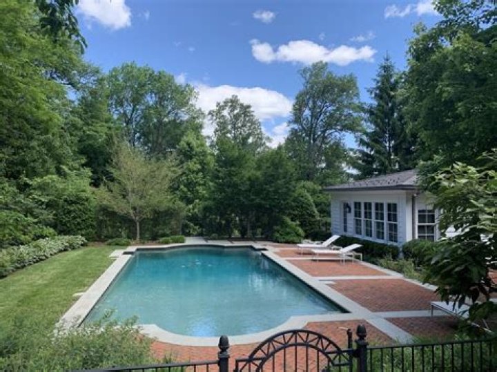 Eli Manning puts 6bedroom N.J. mansion on market for 5.25M