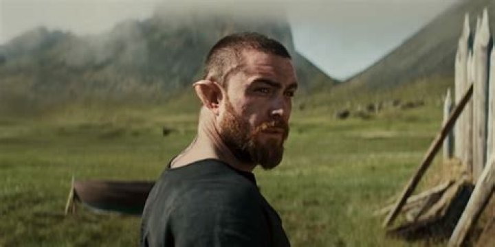 Fjall looking concerned in The Witcher: Blood Origin