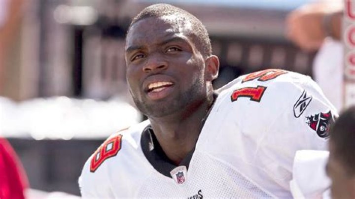 Former NFL Player Mike Williams Dies from Rare Dental Related Sepsis