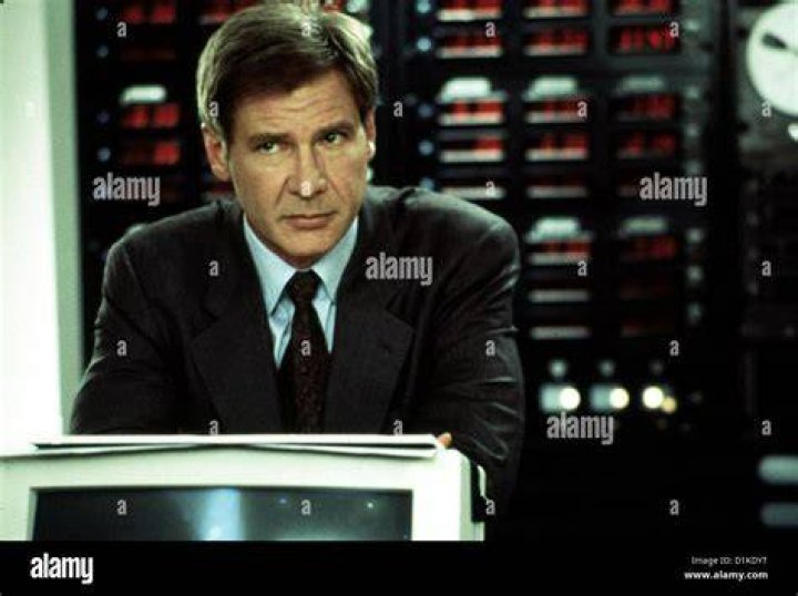 Harrison Ford as Jack Ryan holding a gun in Patriot Games