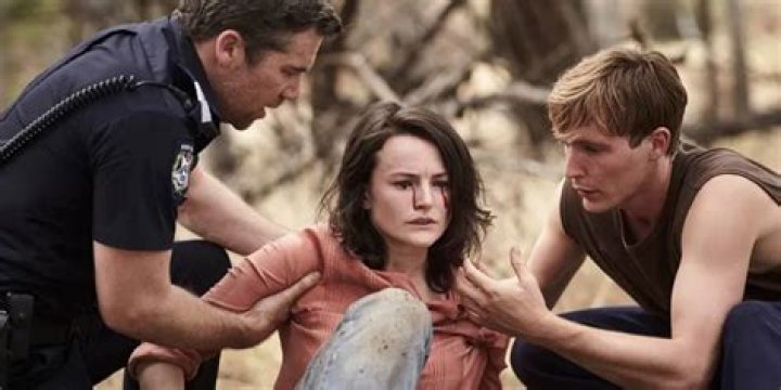 James and Charloe helping Kirstie, who has blood dripping from her eyes, in Glitch.