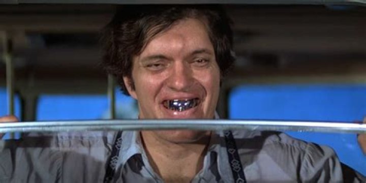 Jaws chews through a cable in Moonraker