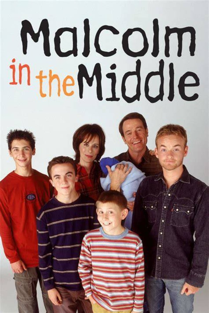 Malcolm in the Middle cast smiling and taking a photo