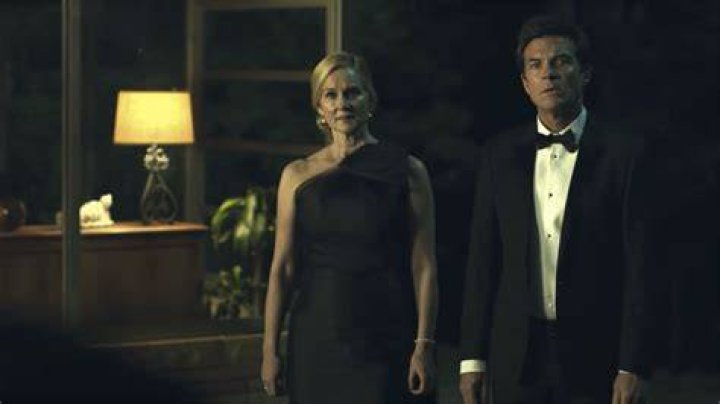 Marty (Jason Bateman) and Wendy Byrde (Laura Linney) look upset in Ozark