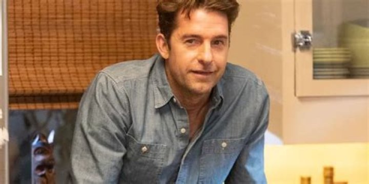 Nick Marsh looking serious on Grey's Anatomy