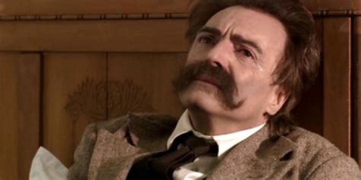 Nietzsche crying in When Nietzsche Wept.