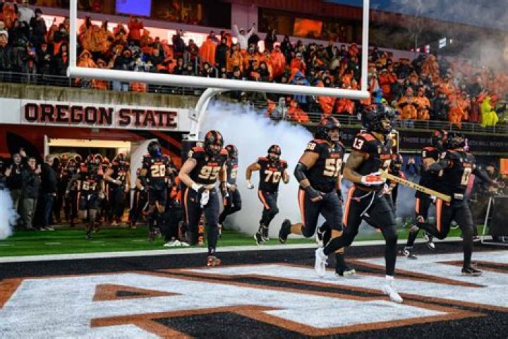 Oregon State, Oregon football shine academically and OSU basketball