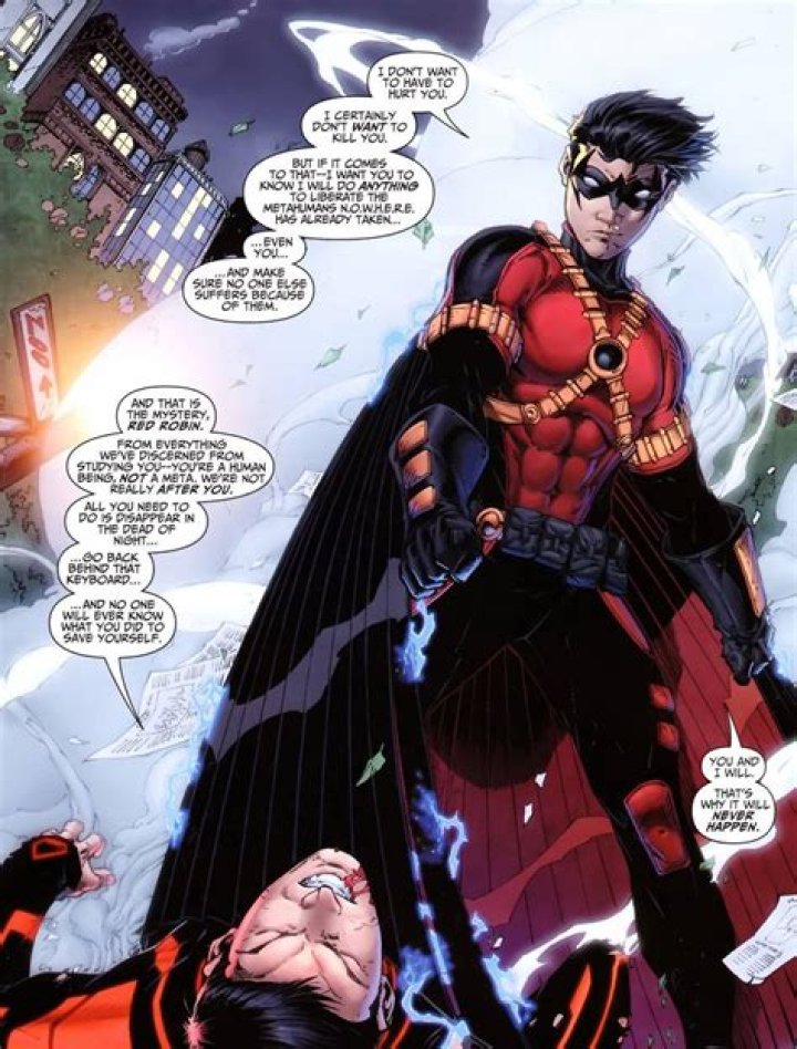 Red Robin in action in the comics.