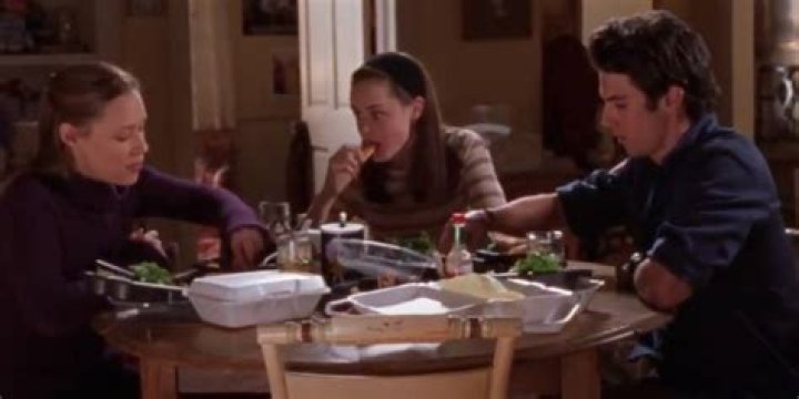 Rory Jess Paris eating in Gilmore Girls