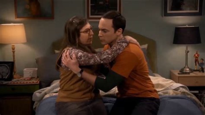 Sheldon and Amy kissing on the couch on TBBT