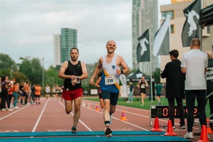 Tracksmith Twilight 5000 Sutton Striders