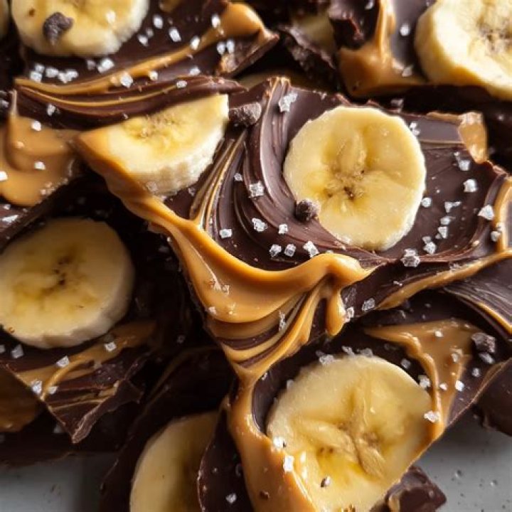 Viral Chocolate Banana Bark Recipe The Cooking Foodie